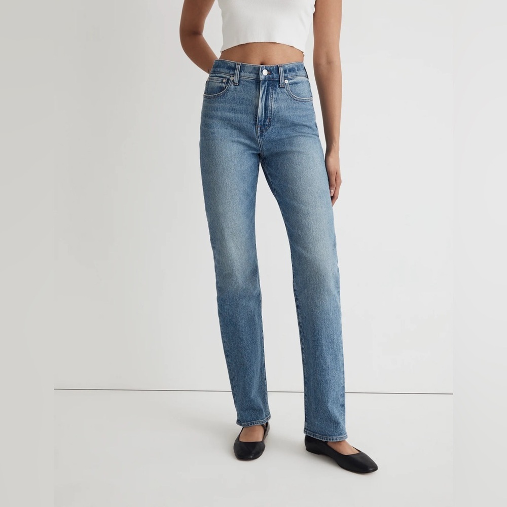 Madewell 90’s Straight Leg Jeans in Light Blue Wash